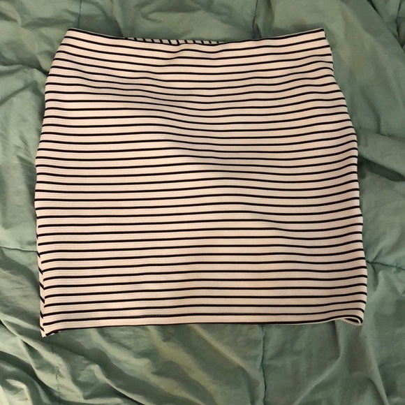 Comfy and Form Fitting Mini Skirt - Picture 2 of 2